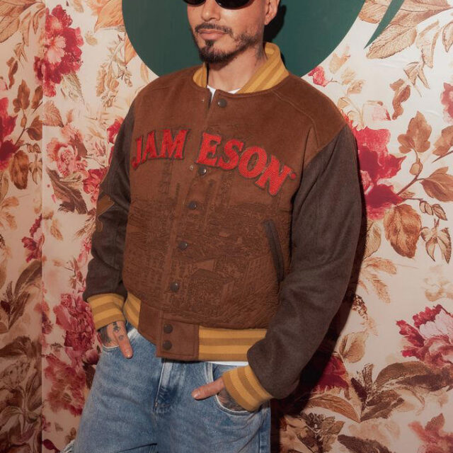 J Balvin y Vélez reinventan el lujo urbano con una colección inspirada en la artesanía colombiana