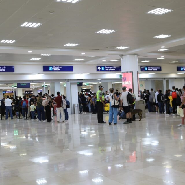 Cancún fortalece su conectividad con operaciones aéreas programadas en un día