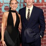 Dua Lipa y Callum Turner confirman su estatus como la pareja más elegante del momento