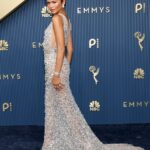 Zendaya sorprende en los Emmy con un pixie cut que transforma por completo su look