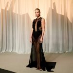 Charlize Theron deslumbra con transparencias y cristales en un exclusivo diseño de Tom Ford