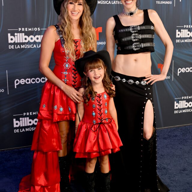 Ha*Ash protagoniza un emotivo momento junto a Mathilda Grace en los Billboard Latin Music Awards 2026
