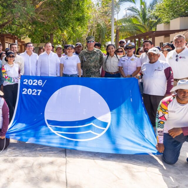 Estefanía Mercado encabeza izamiento Blue Flag y Playa del Carmen refrenda 15 distintivos para 2026-2027
